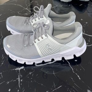 On Cloudswift Running Shoes